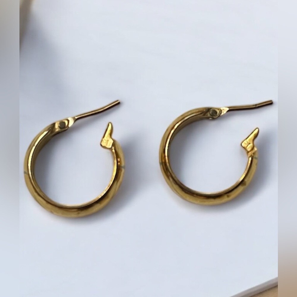 10K Gold Hoop Earrings — Signed ET